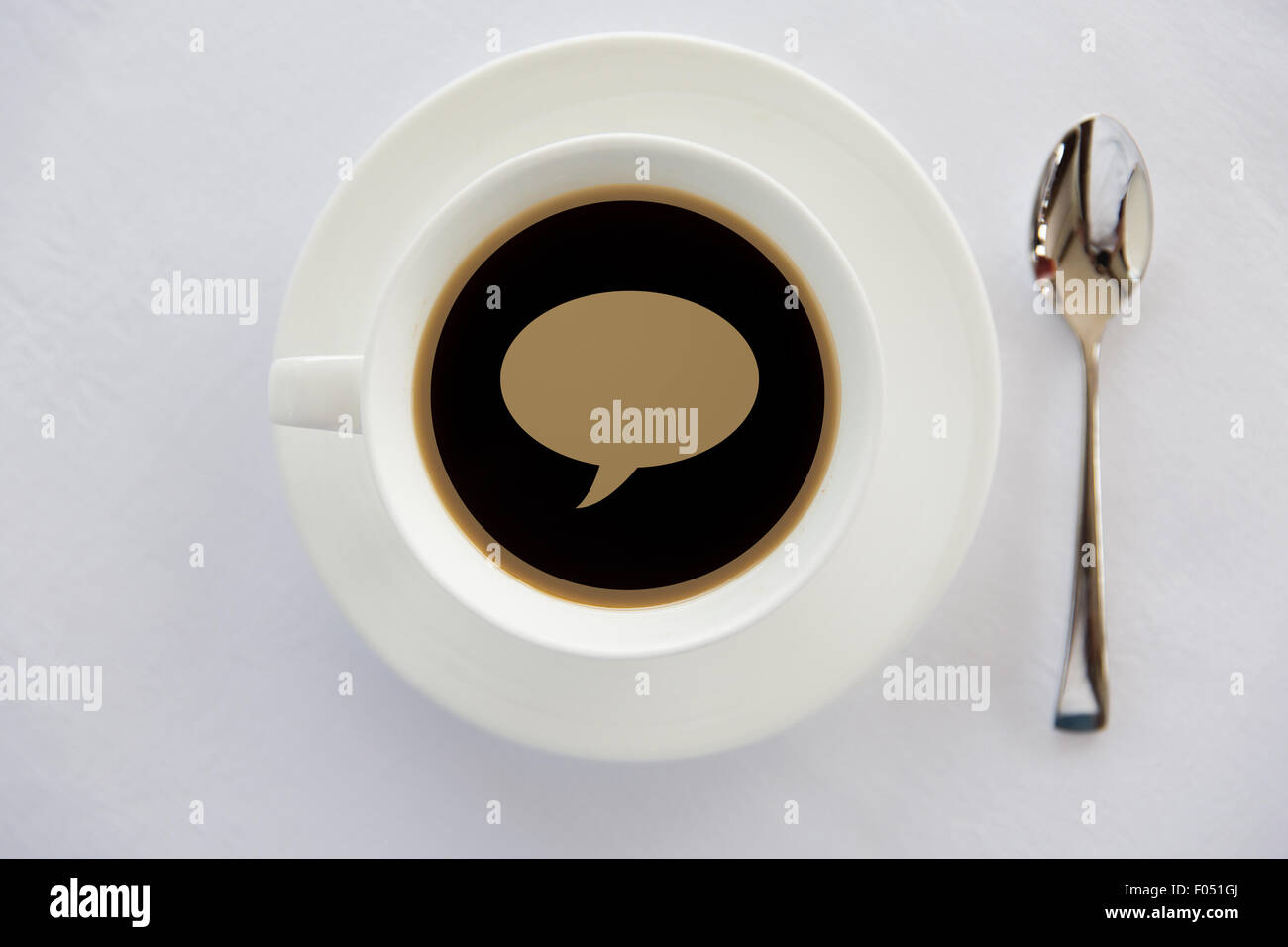 schwarzen Kaffee mit Text Blase und Löffel Stockfoto