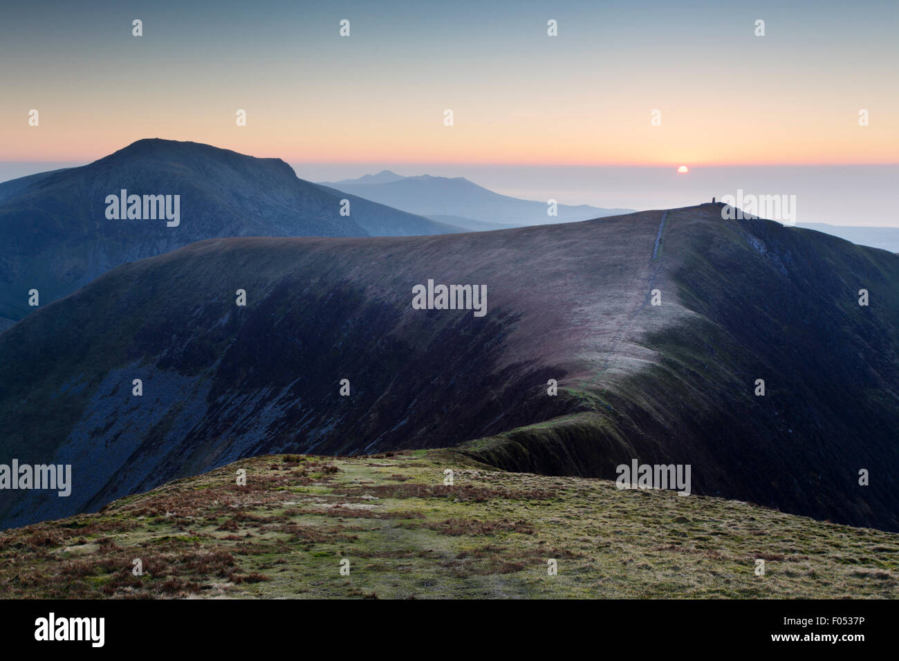 Nantlle Ridge, Sonnenuntergang. Snowdonia-Nationalpark. Gwynedd. Wales. VEREINIGTES KÖNIGREICH. Stockfoto
