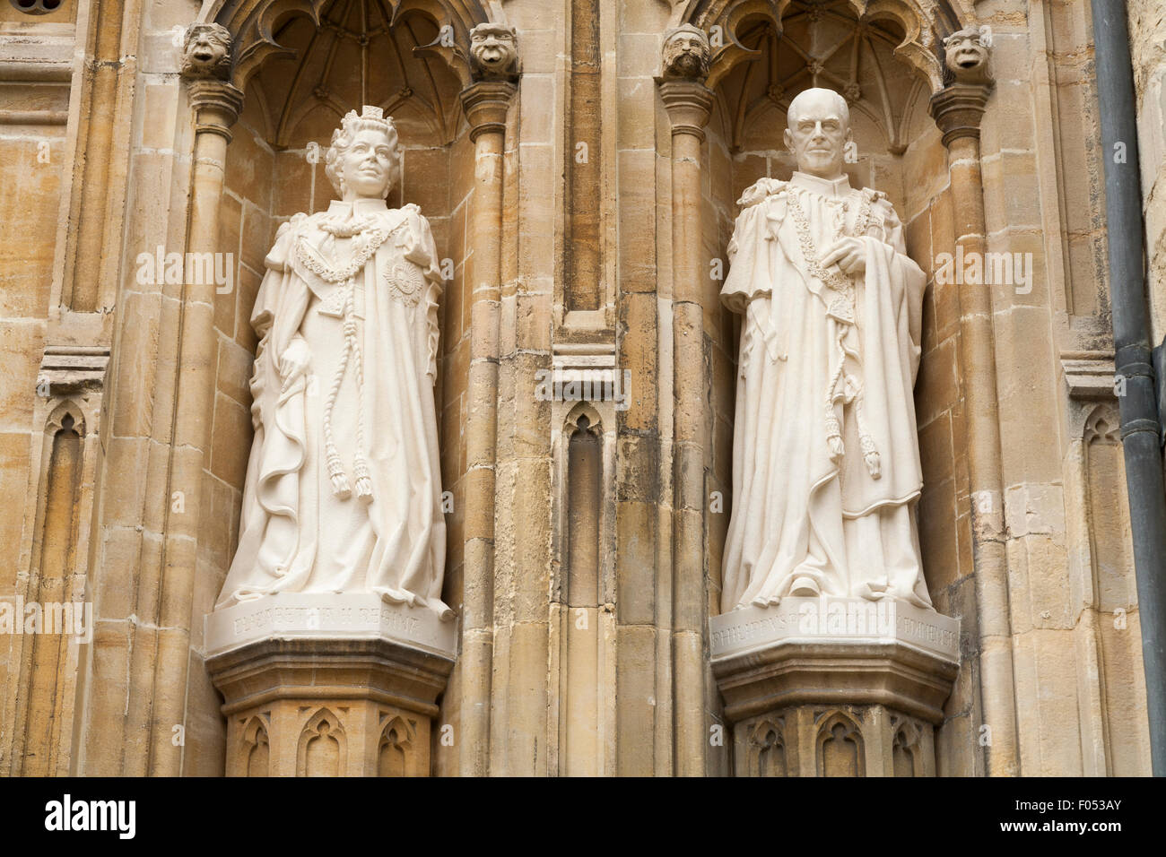 Statuen der Königin und Prinz Philip, Herzog von Edinburgh, in der Kathedrale von Canterbury von Bildhauer Nina Bilbey Queen's Diamond Jubilee zu markieren. Großbritannien Stockfoto