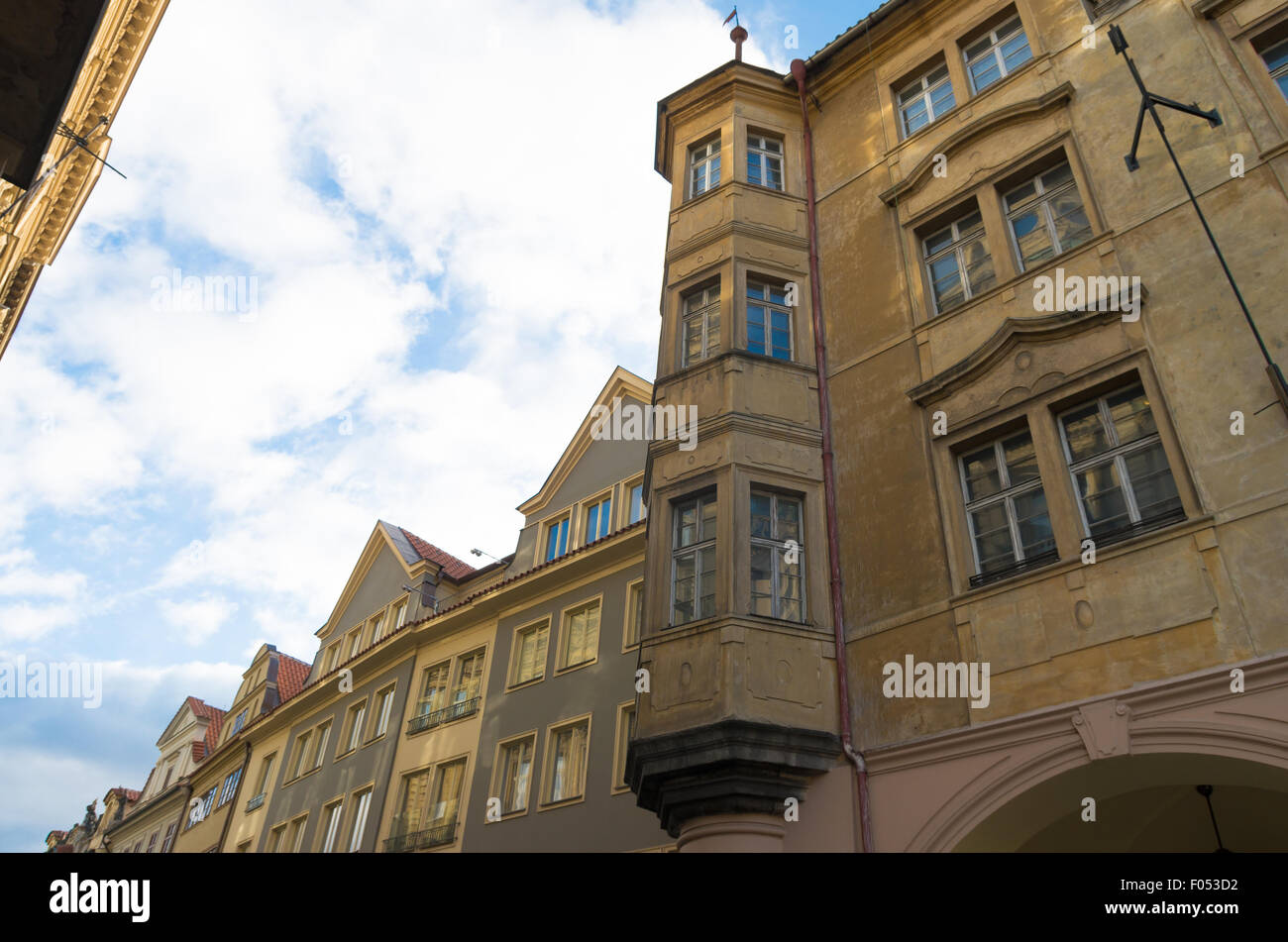 Typische Fassaden der Häuser im Zentrum unteren Stadt. Prag gilt als eine der schönsten Städte in Europa und die hist Stockfoto