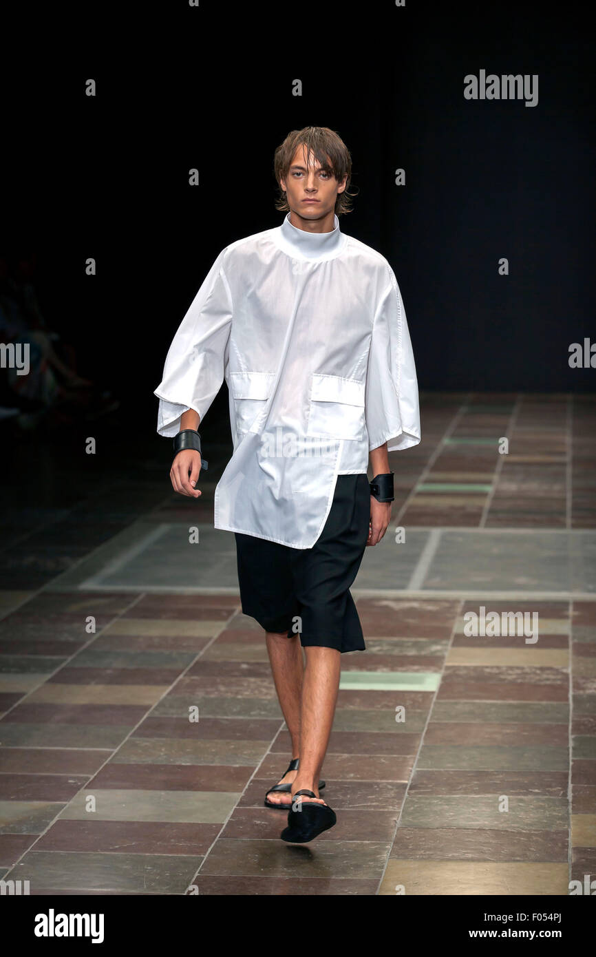 Kopenhagen, Dänemark. 7. August 2015. Ein Modell geht die Start-und Landebahn tragen Entwürfe von Jean Phillip während der Copenhagen Fashion Week Frühjahr/Sommer 2016 – Kopenhagen, Dänemark-Credit: OJPHOTOS/Alamy Live News Stockfoto