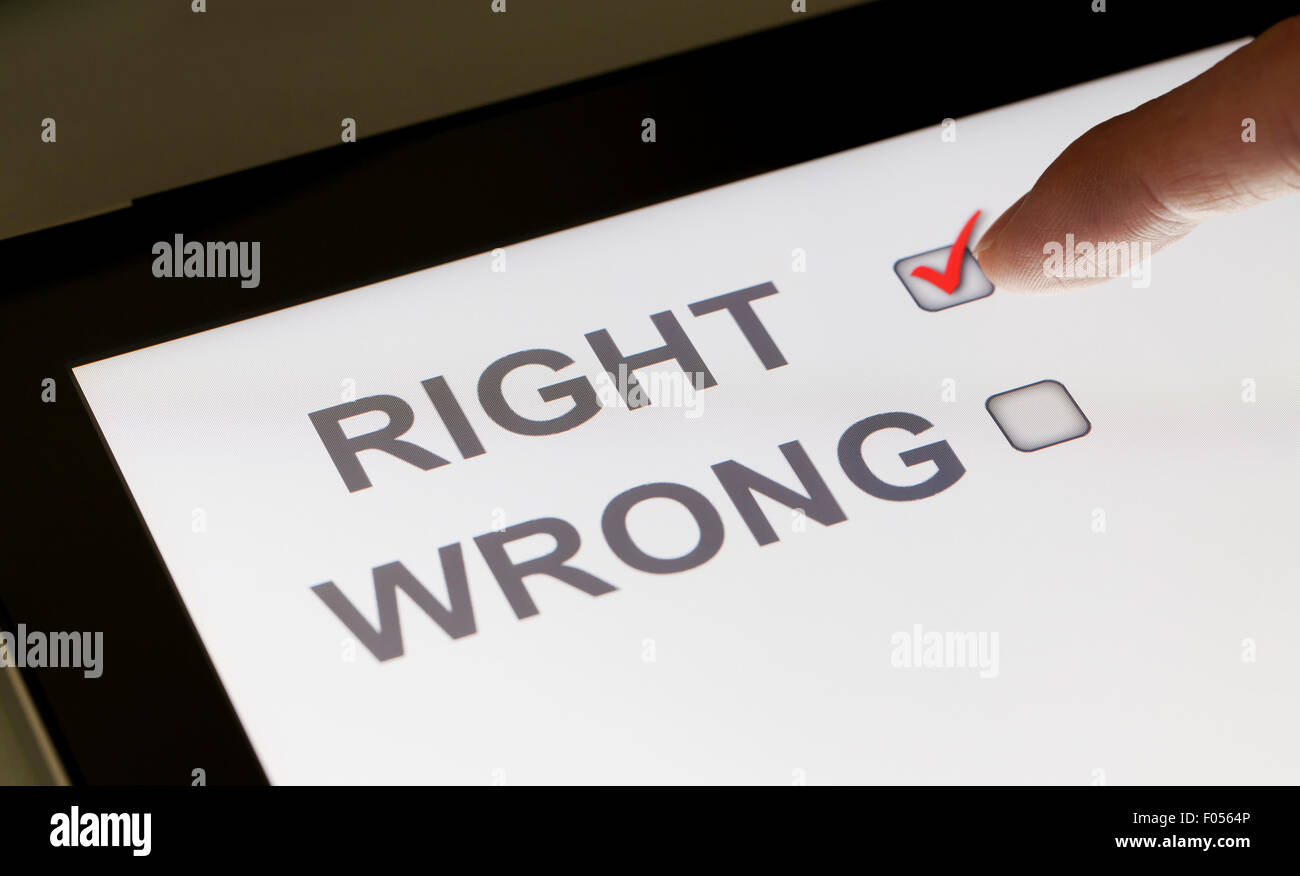 Recht und Unrecht Checkboxen auf einem tablet Stockfoto