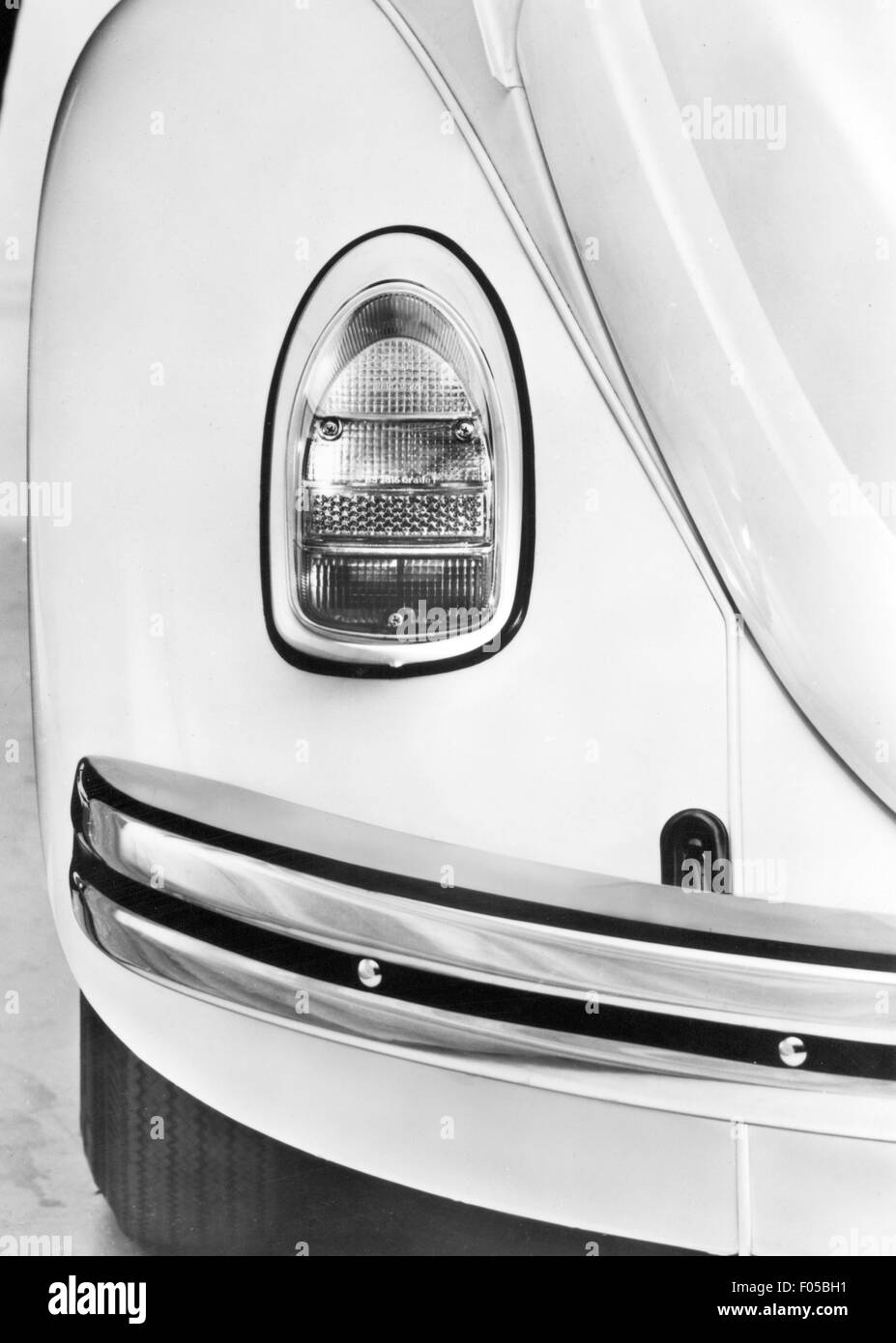 Transport / Transport, Auto, Fahrzeug-Varianten, Volkswagen, VW Käfer 1300 und 1500, Details, linke Heckleuchte und Stoßstange, 1967, Neuheit, Neuheiten, Puffer, Puffer, hinter, zurück, Rückseite, Rücken, PKW-PKW, Auto, Automobil, PKW, PKW, PKW, Autos, Autos, PKW, PKW, Deutschland, 60er, 60er, 20. Jahrhundert, No-People, Transport, Auto, Autos, Autos, Autos, Käfer Stockfoto
