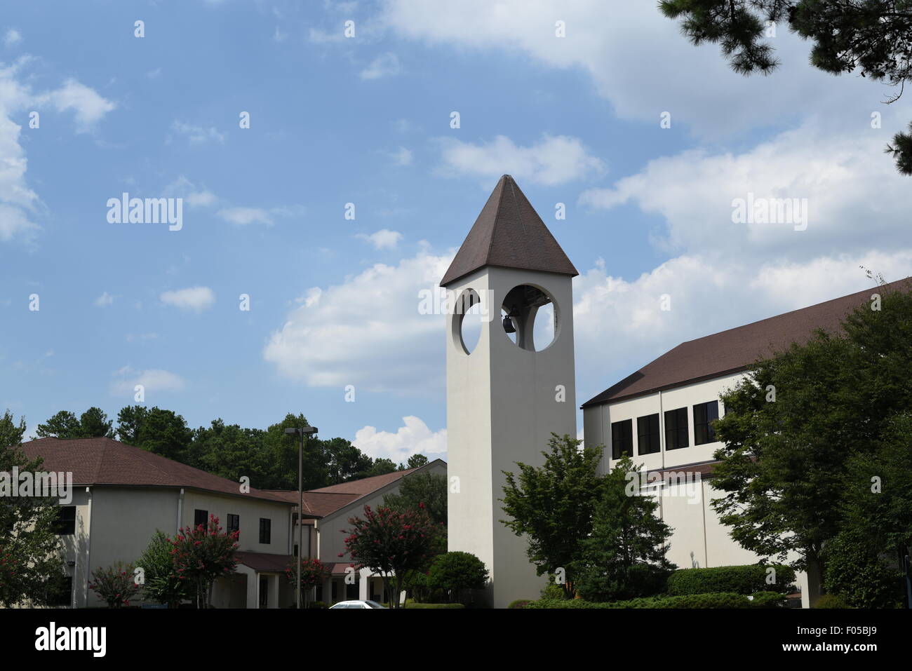 Kirche, hellen, sonnigen Tag Stockfoto
