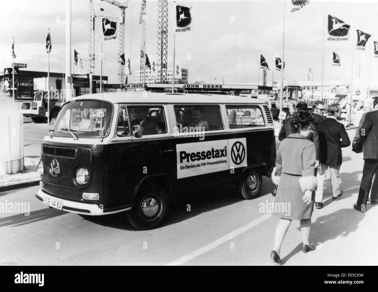 Ausstellungen, Industrie, Hannover Industrieausstellung, VW T2 Minibus als Pressetaxi, 1960er/1970er Jahre, Zusatzrechte-Abfertigung-nicht vorhanden Stockfoto