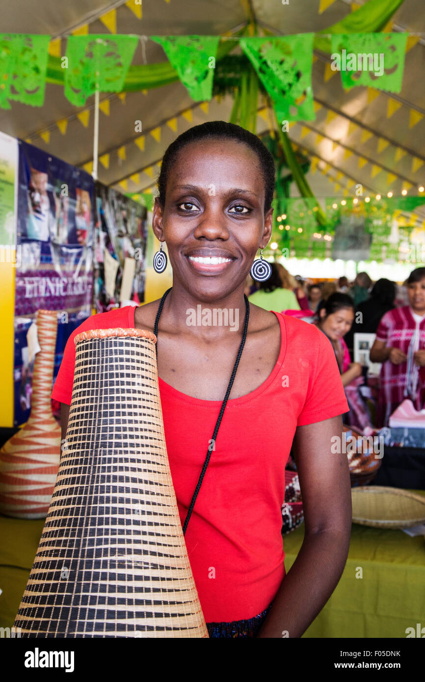 Die 2015 Santa Fe International Folk Art Marketl, mit Noten von Künstlern aus einer großen Anzahl von Ländern. Stockfoto