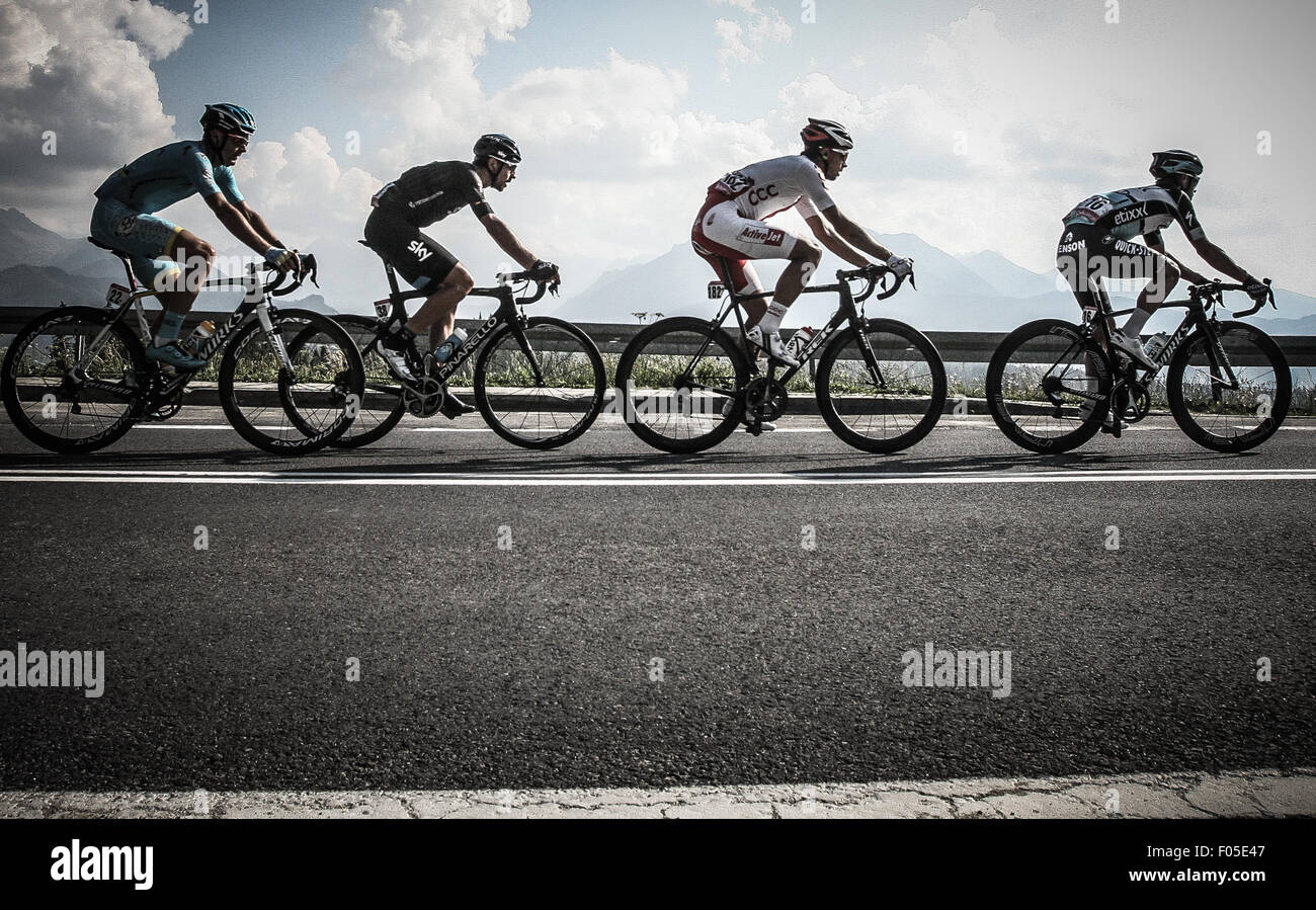 Südpolen. 6. August 2015. UCI Rad der Polen-Rundfahrt-Etappe 5. Hauptfeld in Glodowce Credit: Action Plus Sport/Alamy Live News Stockfoto