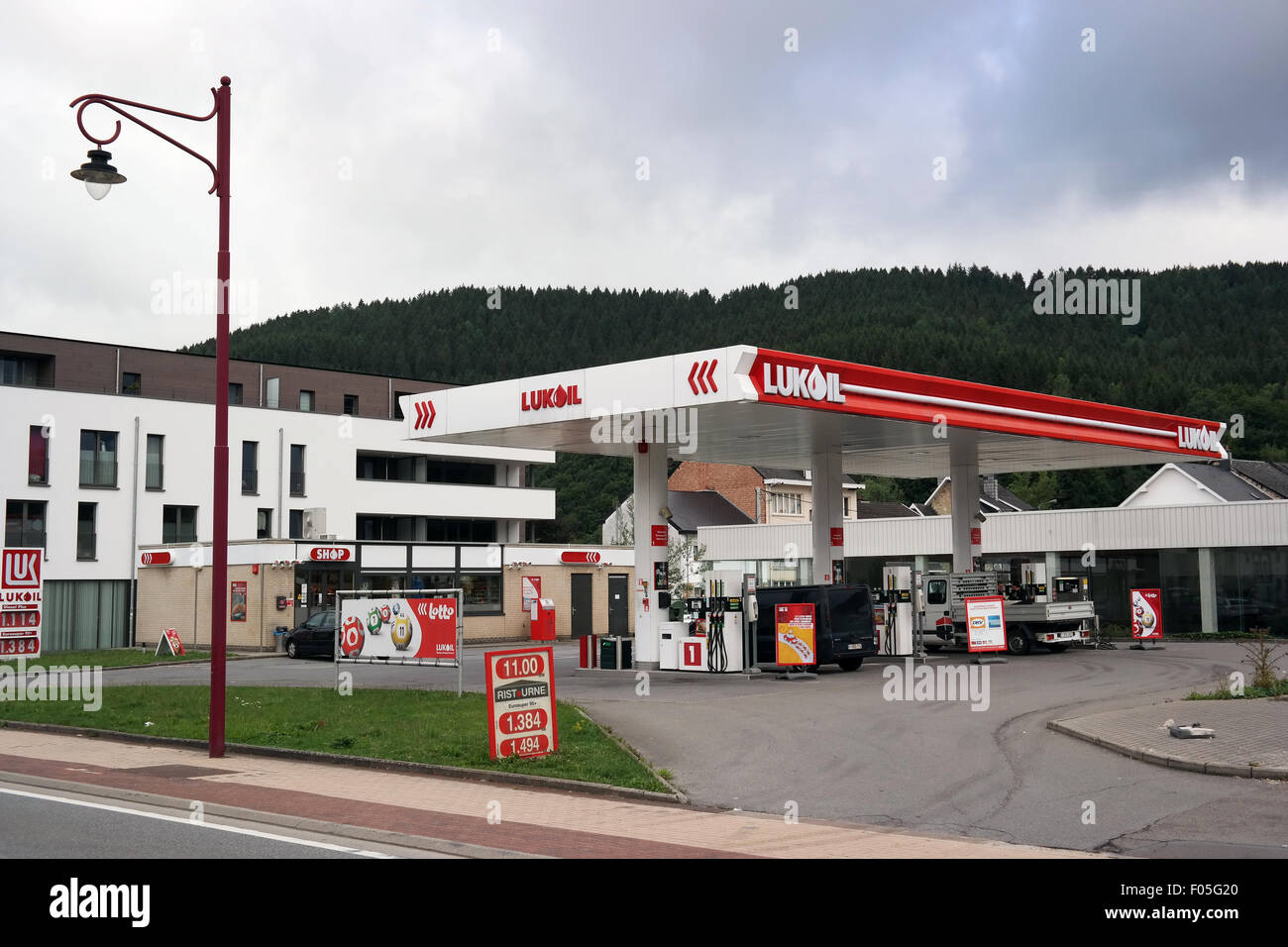 Lukoil Tankstelle in Belgien Stockfoto