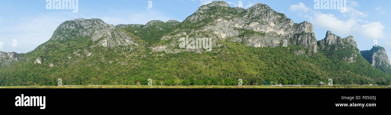 Hohe Berge Panorama. Nationalpark Sam Roi Yot. Prachuap Khiri Khan Province Stockfoto