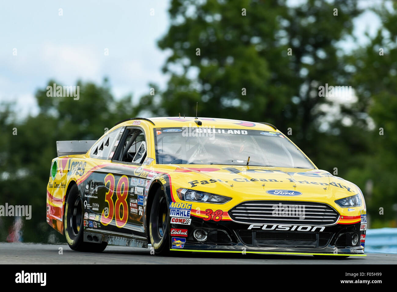 Watkins Glen, New York, USA. 7. August 2015. NASCAR Sprint Cup Series Fahrer David Gilliland #38 während des Trainings für die NASCAR Sprint Cup Series Cheez-It 355 in The Glen in Watkins Glen International in Watkins Glen, New York. Rich Barnes/CSM/Alamy Live-Nachrichten Stockfoto