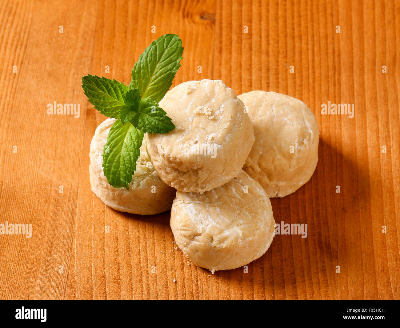 Polvorones sind ein gemeinsames Weihnachten Dessert in Spanien oder Hochzeitstorten in Mexiko Stockfoto