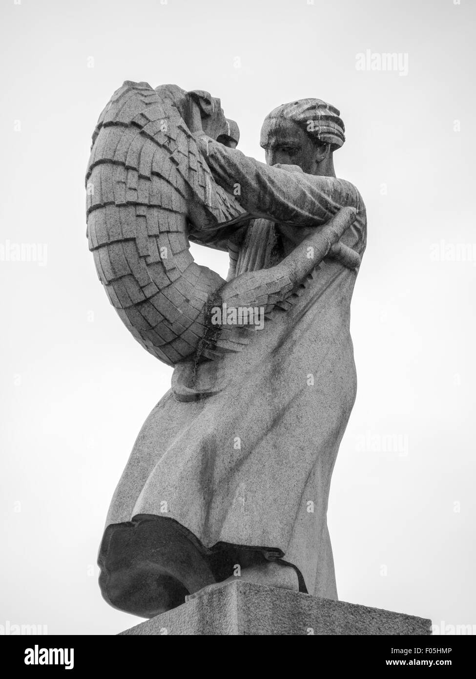 Schwarz / weiß Bild des Granit-Skulptur von Mensch und Eidechse im Vigeland Park Stockfoto