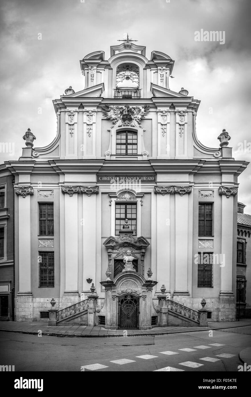 Schwarz / weiß Foto der antiken St. Johannes-Kirche in Krakau (Krakow), Polen Stockfoto