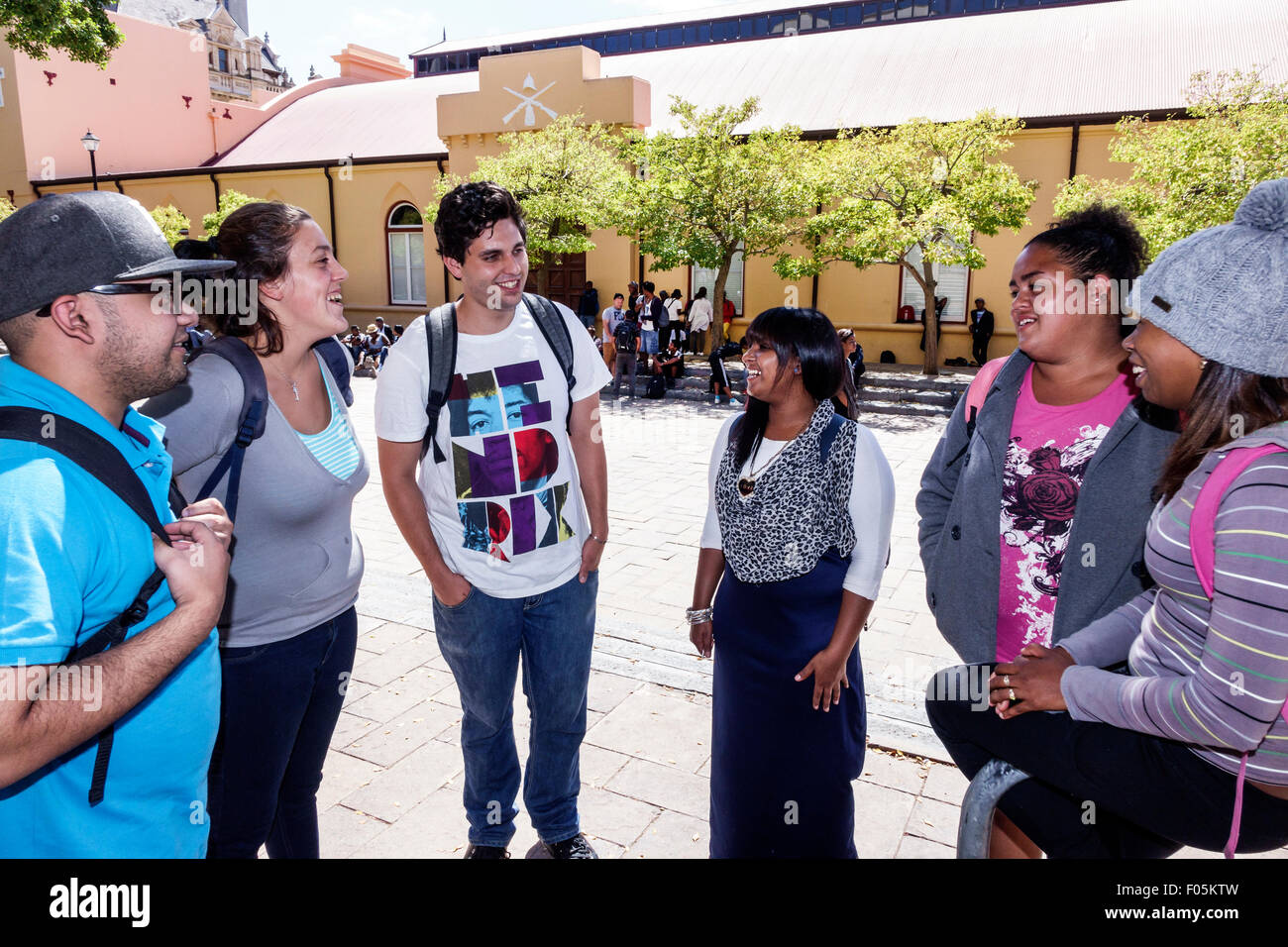 Kapstadt Südafrika, Afrika, Stadtzentrum, Zentrum, College of Cape Town City Campus, Studenten bilden Schüler aus, außerhalb des Außenbereichs Teenager Stockfoto