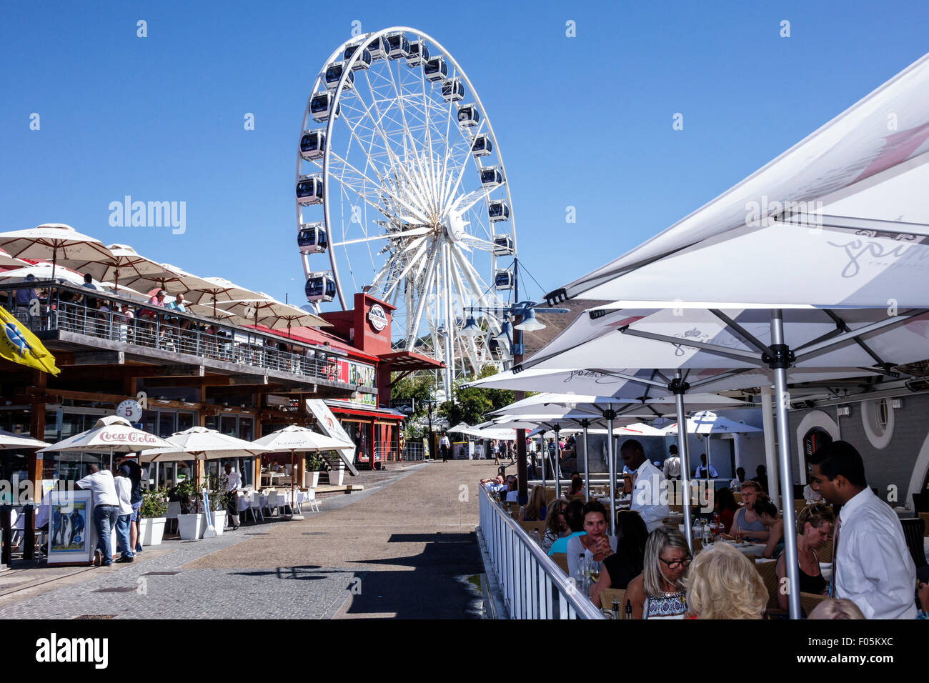 Kapstadt Südafrika, V & A Victoria Alfred Waterfront, Tafelberg, Cape Wheel, Ferris, Restaurants, Restaurants, Restaurants, Restaurants, Cafés und Seitenauen im Freien Stockfoto