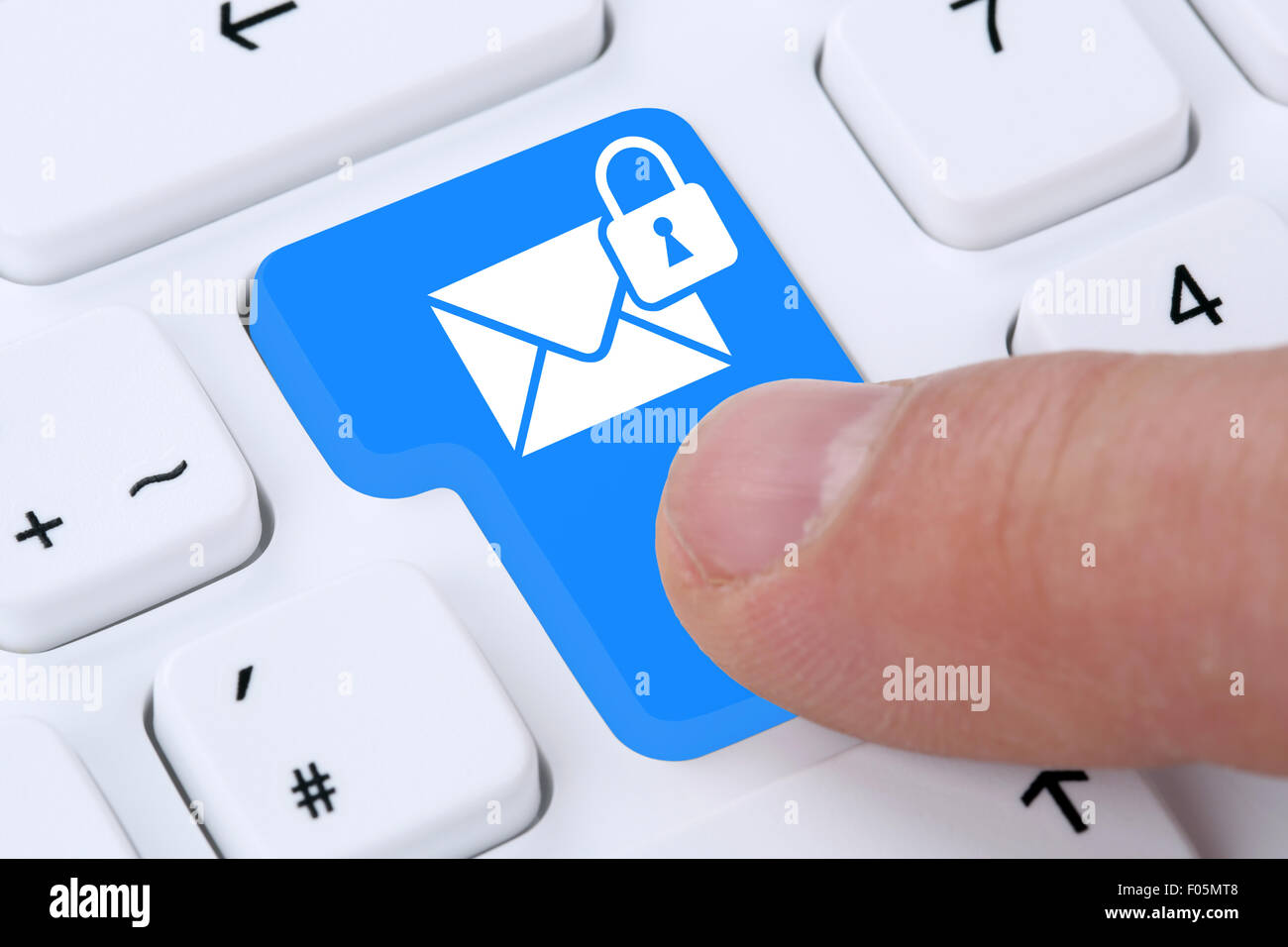 Senden von verschlüsselten sicheren e-Mail-e-Mail-e-Mail-Nachricht auf computer Stockfoto