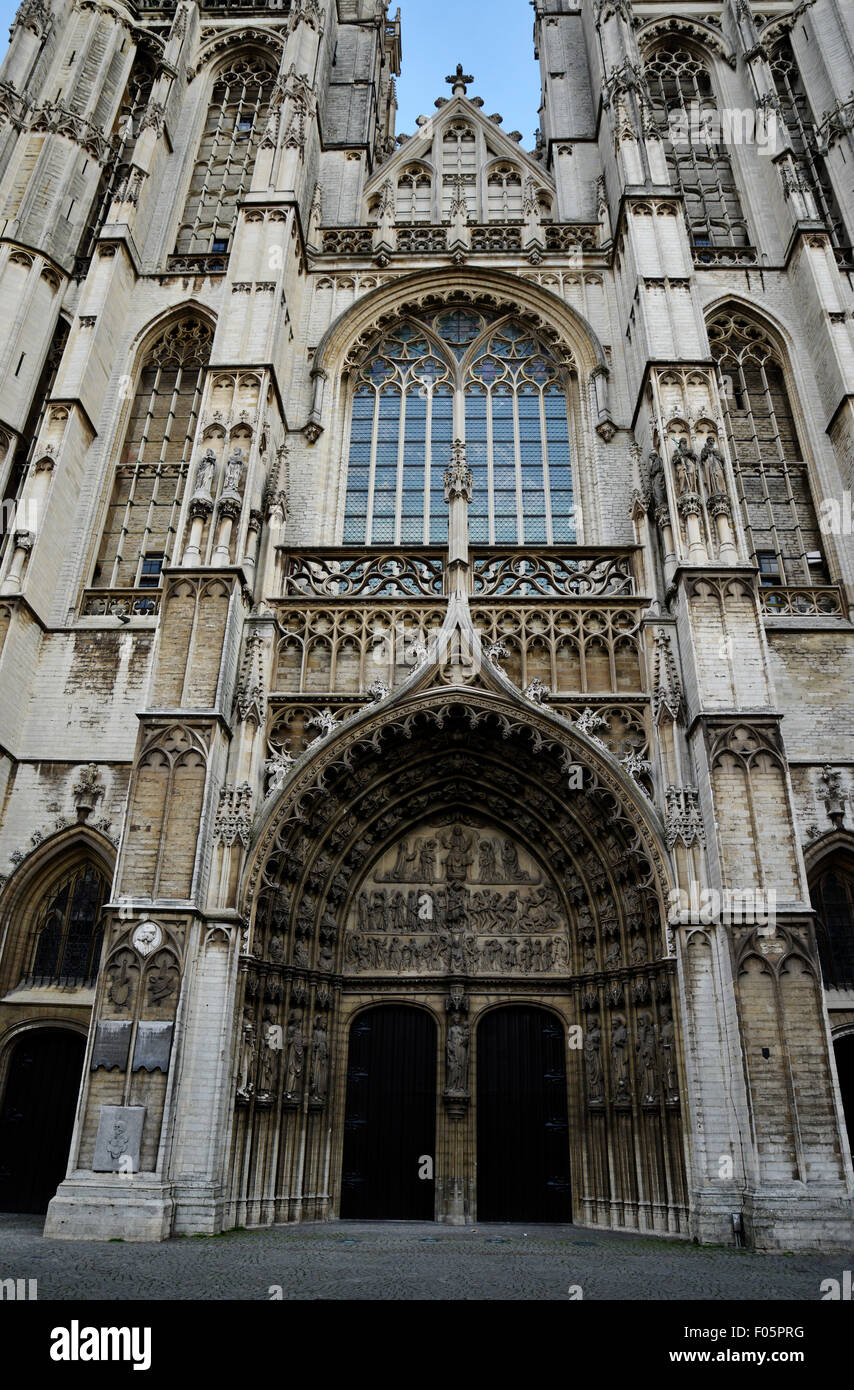 Nahaufnahme von der Haupteingang der Kathedrale Notre-Dame in Antwerpen, Belgien Stockfoto