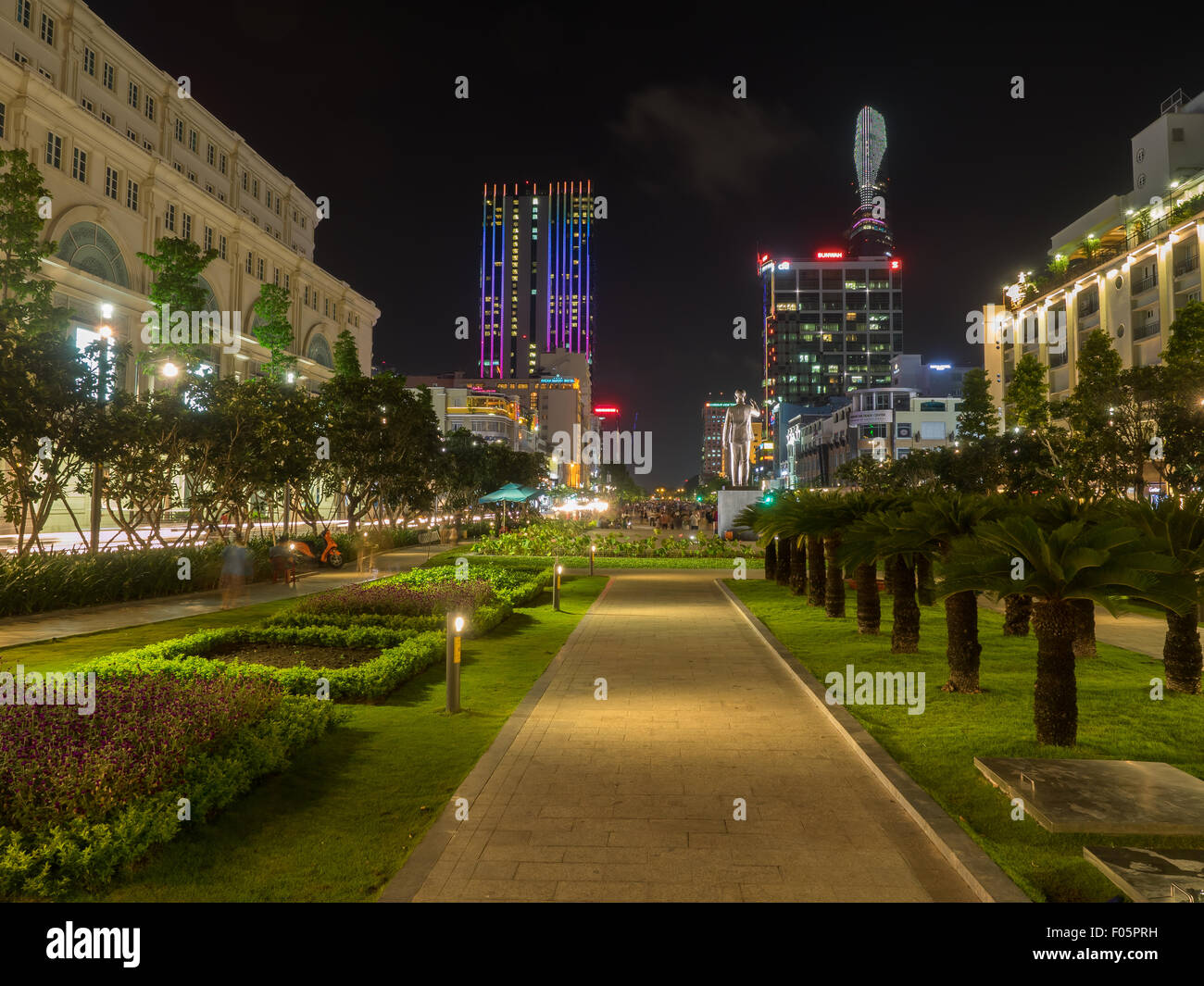 Ho Chi Minh Square, Saigon, Vietnam in der Nacht Stockfoto