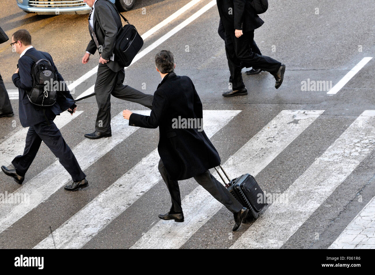 Geschäftsleute, läuft in einen Zebrastreifen, MWC, Fira de Barcelona, Hospitalet de Llobregat, Barcelona, Katalonien, Spanien Stockfoto