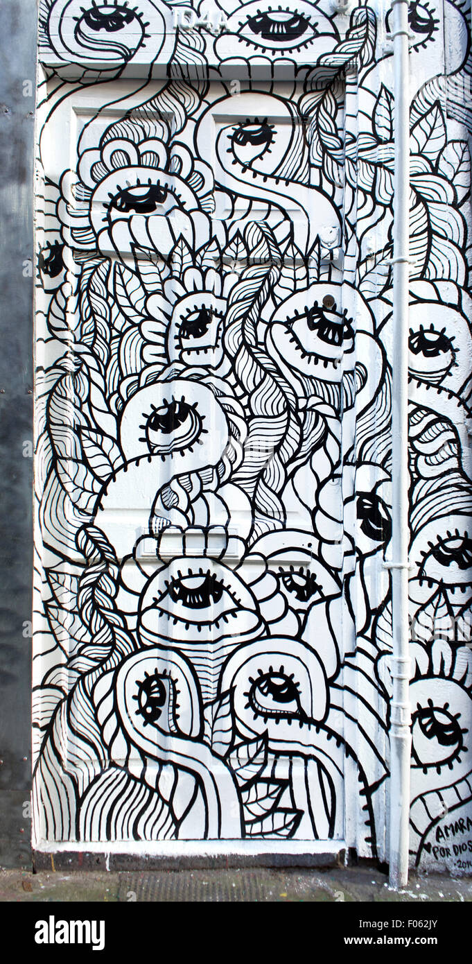 Tür in Graffiti, Brick Lane, London bedeckt Stockfoto