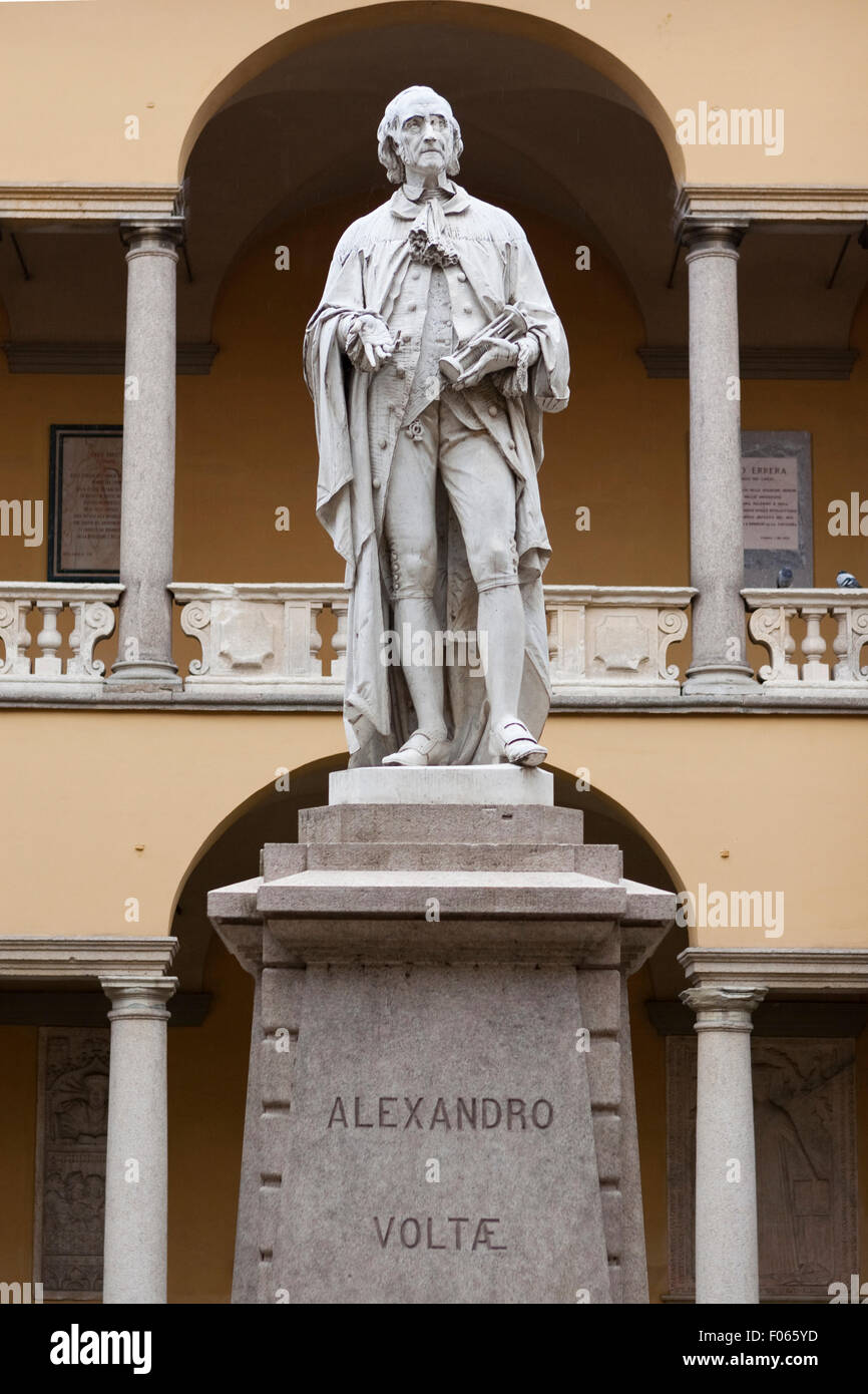 Statue der italienische Wissenschaftler Alessandro Volta in Pavia