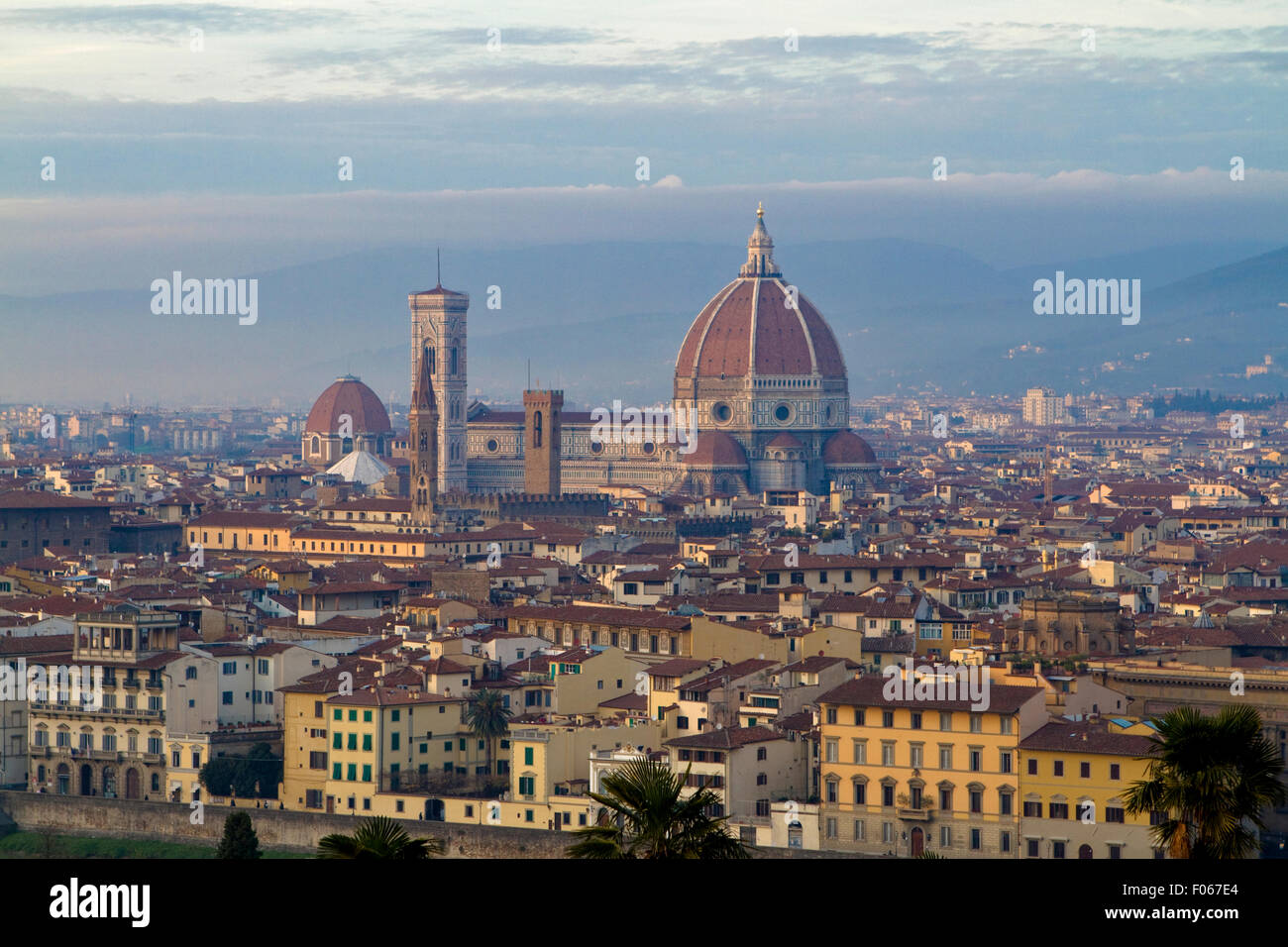 Panorama von Florenz mit Kathedrale der Heiligen Maria der Blume (Cattedrale di Santa Maria del Fiore) Stockfoto