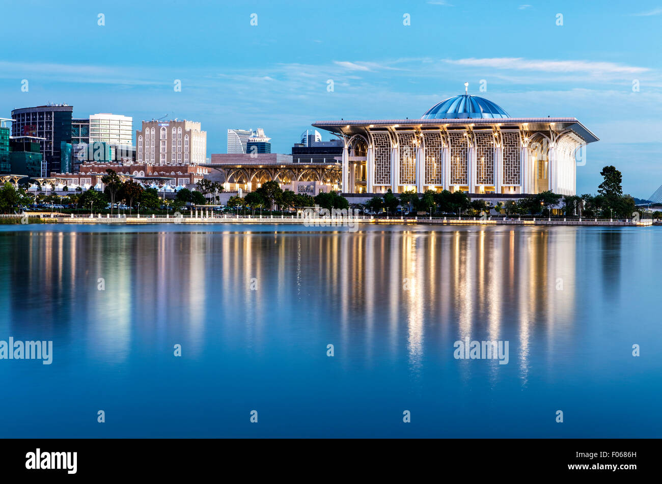 Die Eisen-Moschee von Putrajaya. Stockfoto