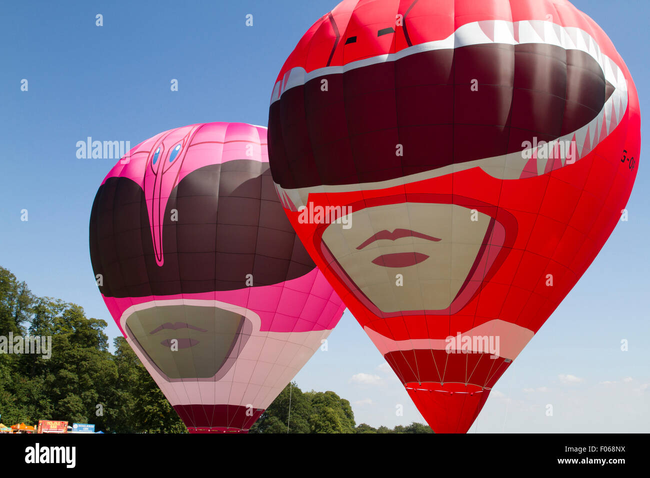 Bristol, UK. 8. August 2015. Power Rangers Heißluftballons Rennen an der Bristol International Balloon Fiesta 2015 Credit aufblasen: Keith Larby/Alamy Live News Stockfoto