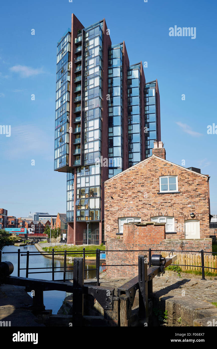Islington Wharf in der Mitte mit einem alten Wasserwege Haus Gebäude, neben dem Ashton Kanal, in neue Islington, Manchester, Stockfoto