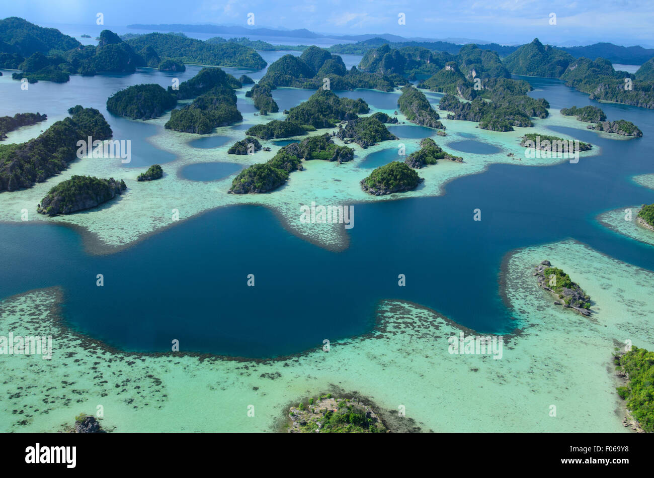 Luftaufnahme des Gebiets Misool, Misool, Raja Ampat, West Papua, Indonesien, Pazifik Stockfoto