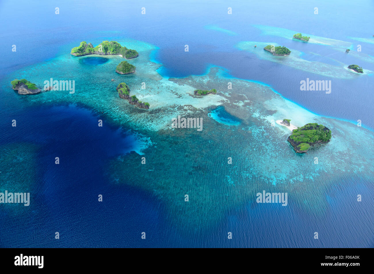 Luftaufnahme von Rock Island nördlich von Daram, Misool, Raja Ampat, West-Papua, Indonesien, Pazifik Stockfoto