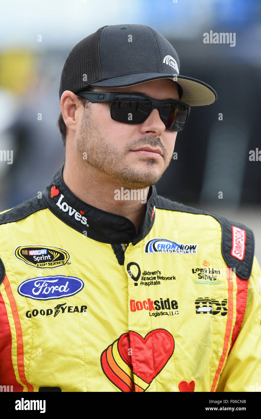 Watkins Glen, New York, USA. 8. August 2015. NASCAR Sprint Cup Series Treiber David Gilliland #38 vor der Qualifikation für die NASCAR Sprint Cup Series Cheez-It 355 in The Glen in Watkins Glen International in Watkins Glen, New York. Bildnachweis: Cal Sport Media/Alamy Live-Nachrichten Stockfoto