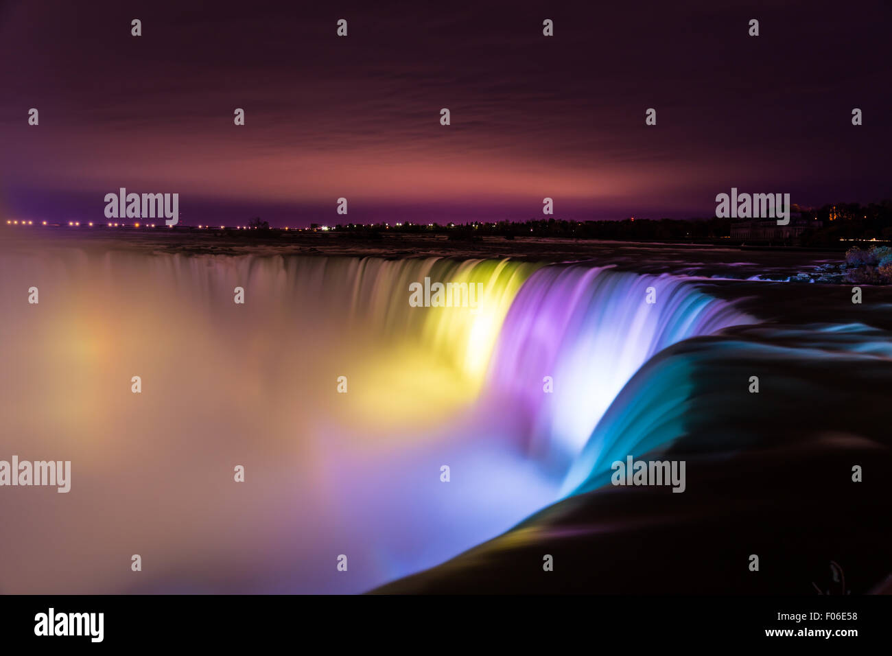 Closeup, die Horseshoe Falls in der Nacht Stockfoto