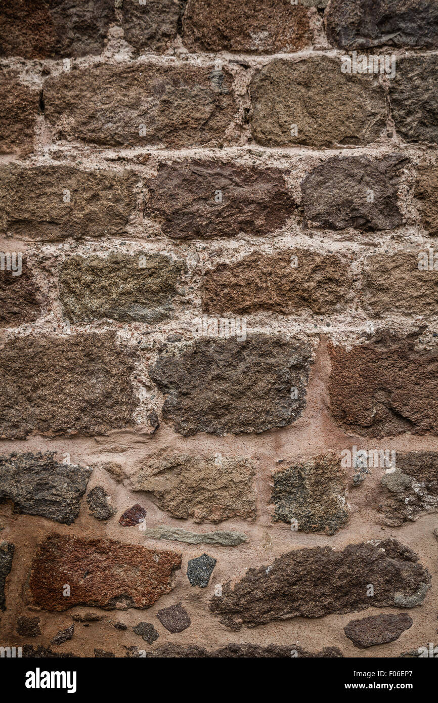 Blick von einer Natursteinmauer mit Mörtel Lehm gebaut Stockfotografie