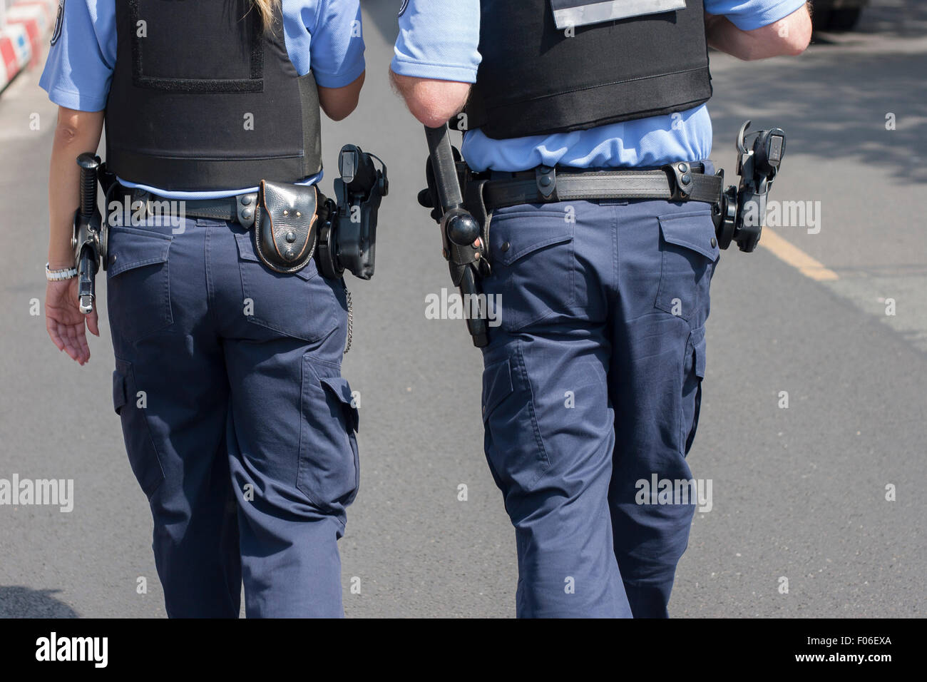Zwei Polizisten Berlin Deutschland Stockfoto