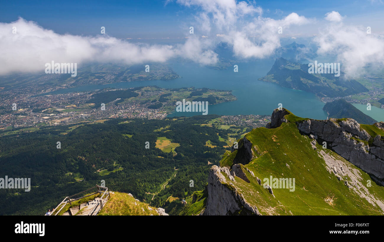 Vier bewaldet Kantone See.  Vierwaldstättersee (Vierwaldstättersee).  Schweiz Stockfoto