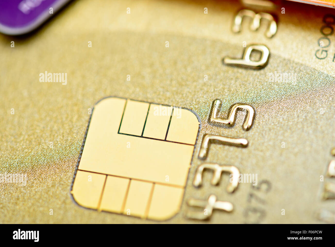 Goldene Bank Kreditkarten mit Chip-Makro Stockfoto
