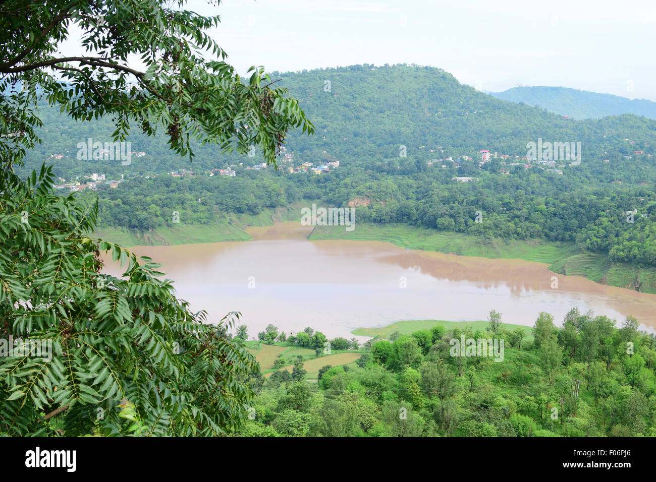 Schöne Himachal Pradesh auf das Sutlej River Valley in Bilaspur in Himachal Pradesh Bundesstaat Indiens Stockfoto