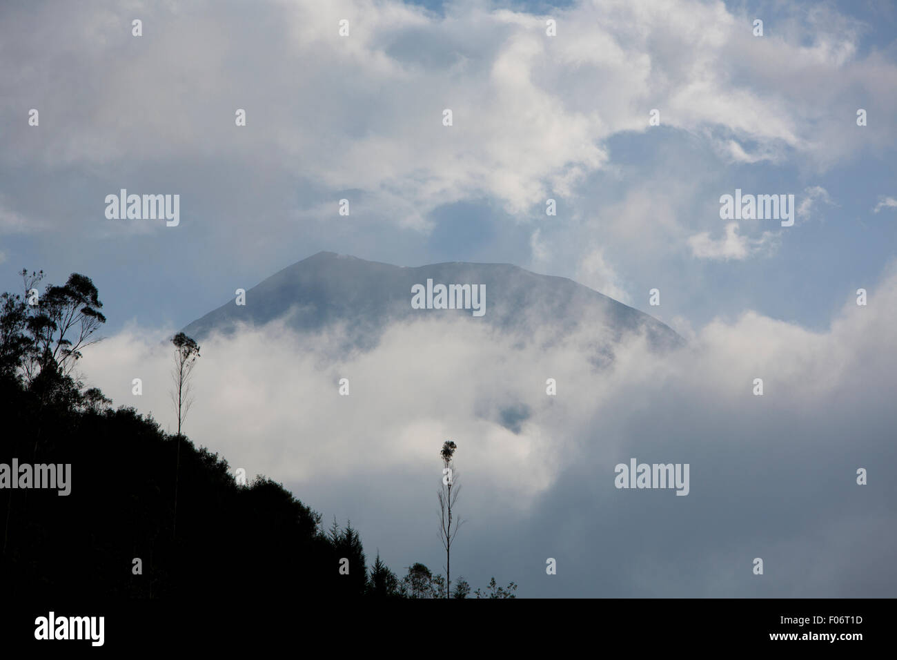 Vulkan Tungurahua in den ecuadorianischen Anden. Banos de Agua Santa, Ecuador 2015. Stockfoto