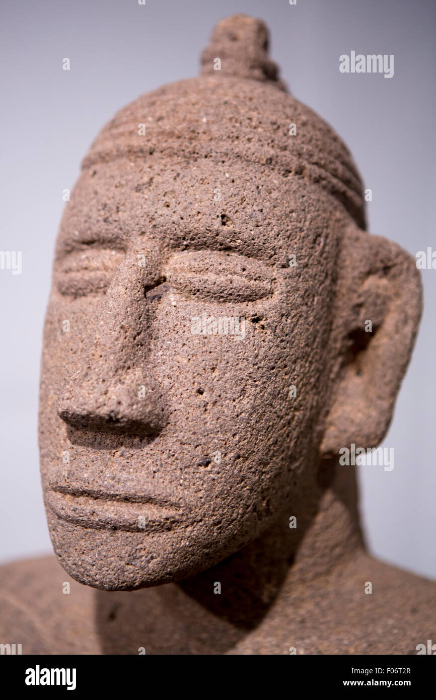 Detail des Kopfes einer Maya-Skulptur in Costa Rica gefunden. Alter Maya-Kunst bezieht sich auf den Kampfsport Kampfkunst der Maya. Stockfoto