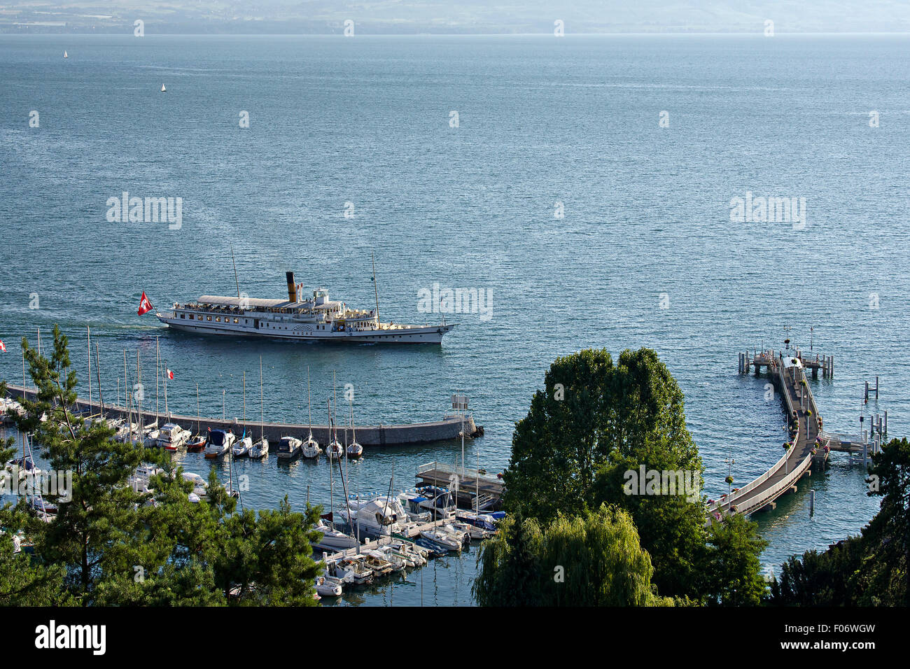 Frankreich, Haute Savoie, Thonon Les Bains, den Genfer See und den Hafen. Stockfoto
