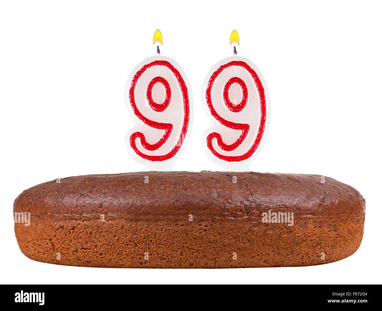 Geburtstagstorte mit Kerzen Nummer 99 isoliert auf weißem Hintergrund Stockfoto