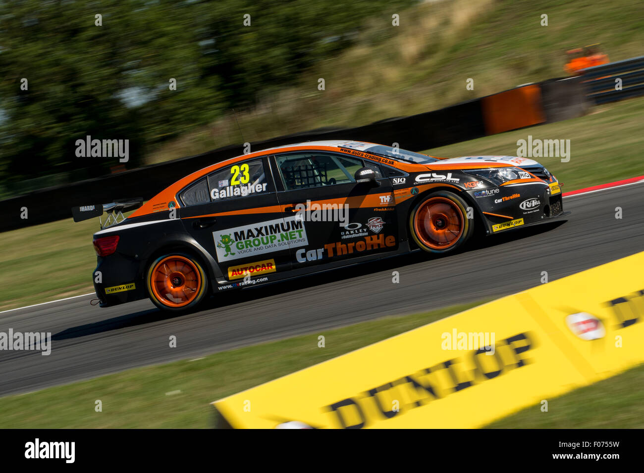Norwich, Norfolk, Großbritannien. 9. August 2015. Kieran Gallagher und RCIB Versicherung Racing Toyota Avensis fährt während der Dunlop MSA British Touring Car Championship in Snetterton Circuit am 9. August 2015 in NORWICH, NORFOLK, Großbritannien. Bildnachweis: Gergo Toth/Alamy Live-Nachrichten Stockfoto