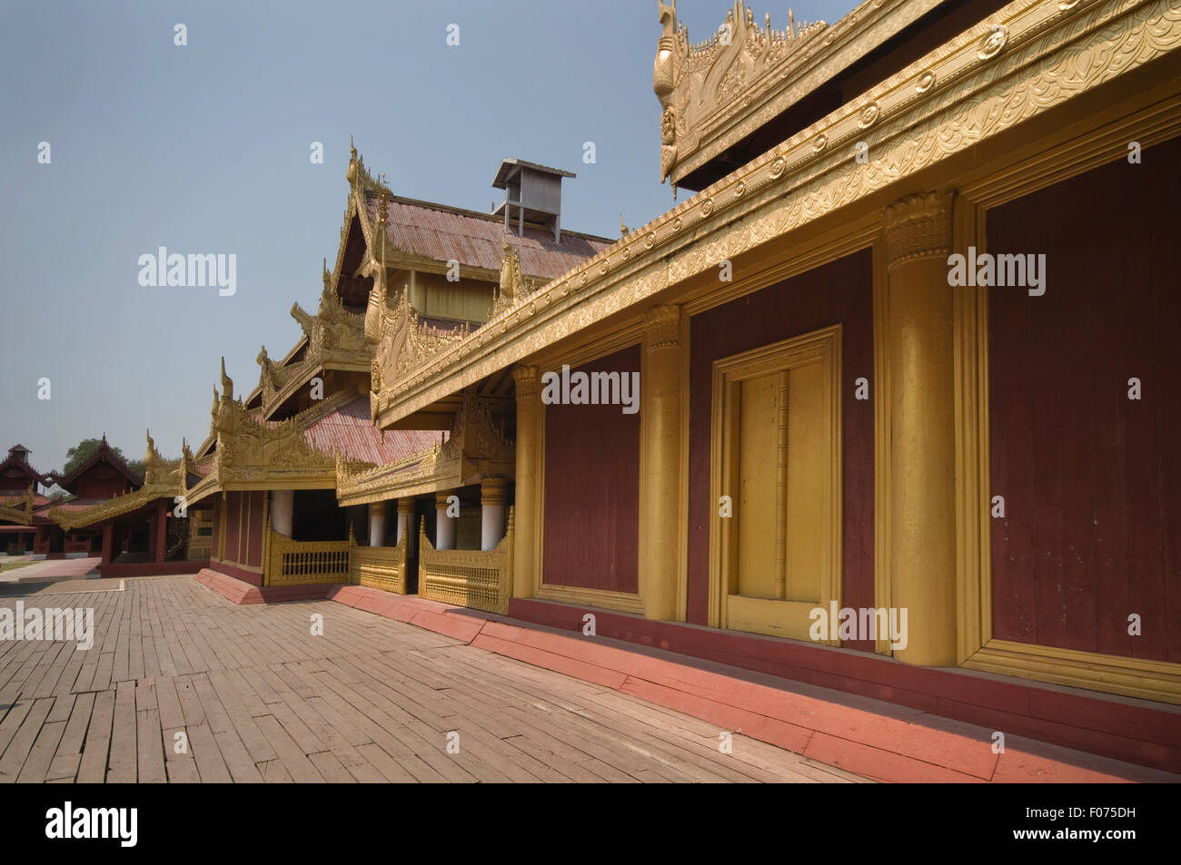 Asien, MYANMAR (BURMA), Mandalay, Königspalast (ursprünglich erbaut von König Mindon 1857-59, umgebaute 1990er Jahre), großes Publikum Stockfoto