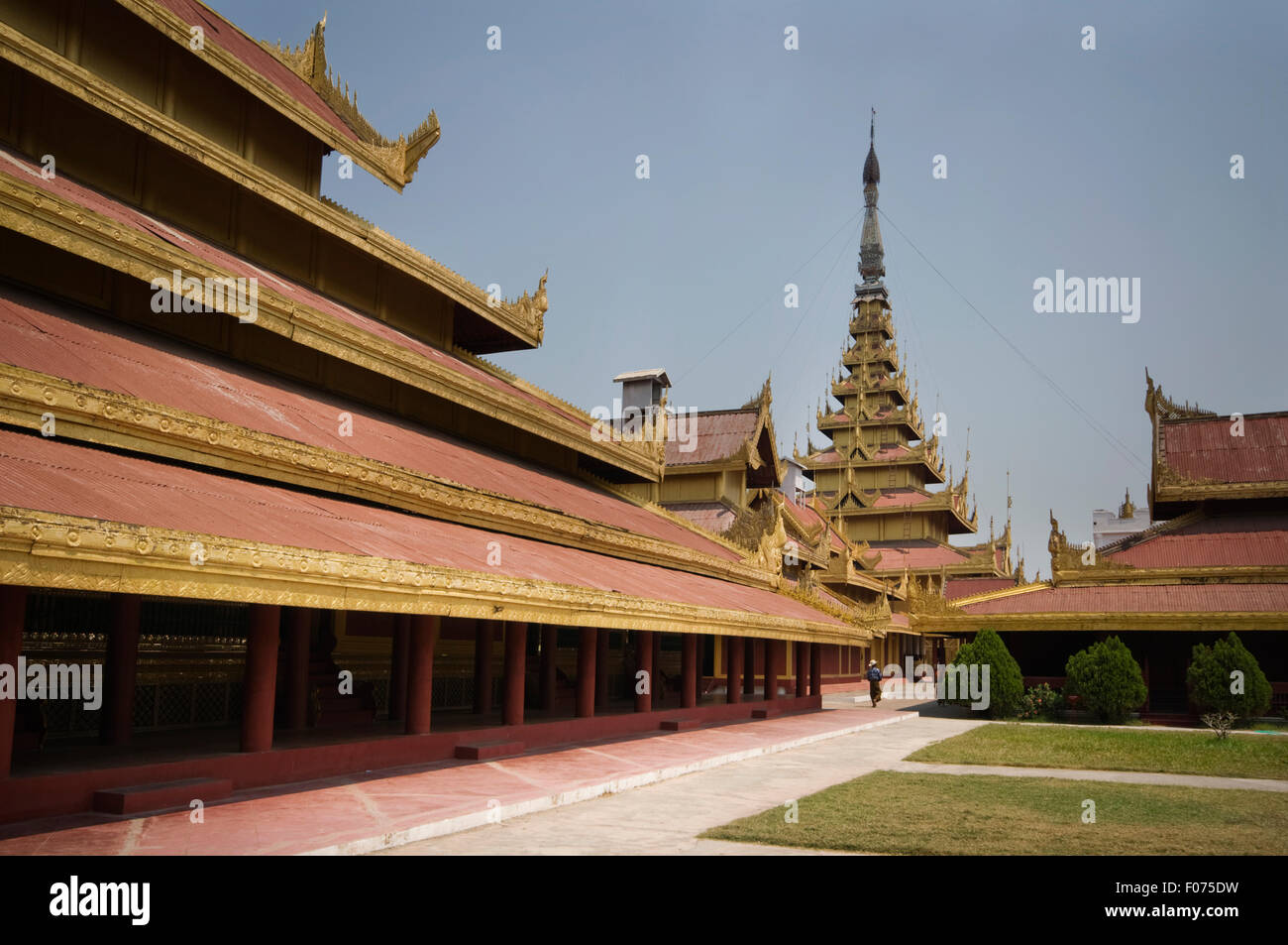MYANMAR (BURMA), Mandalay, Königspalast (ursprünglich erbaut von König Mindon 1857-59, in den 1990er Jahren wieder aufgebaut), Central Palace Stockfoto