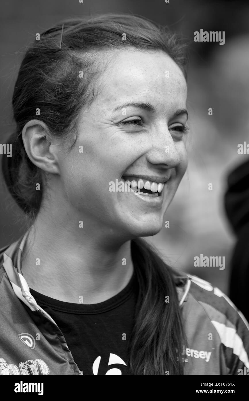 Elinor Barker (Matrix Pro Cycling) lachen vor Beginn der Endphase der Aviva Frauen Tour 2015, Marlow Stockfoto