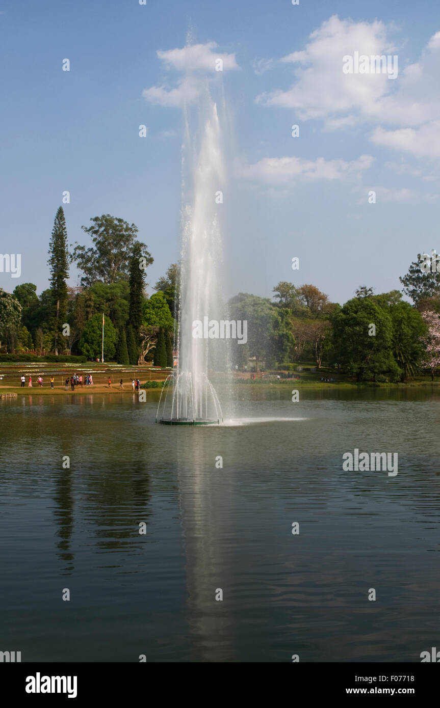 Asien, MYANMAR (BURMA), Mandalay, Pyin Oo Lwin (ehemals Maymyo), nationale Kandawgyi botanische Gärten, Brunnen und See Stockfoto