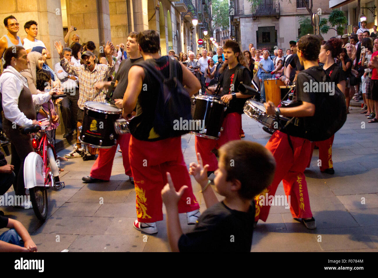 Traditionellen Trommeln Band (Gralla) in der Raval Festival (La Festa de Raval)-Barcelona, Spanien Stockfoto