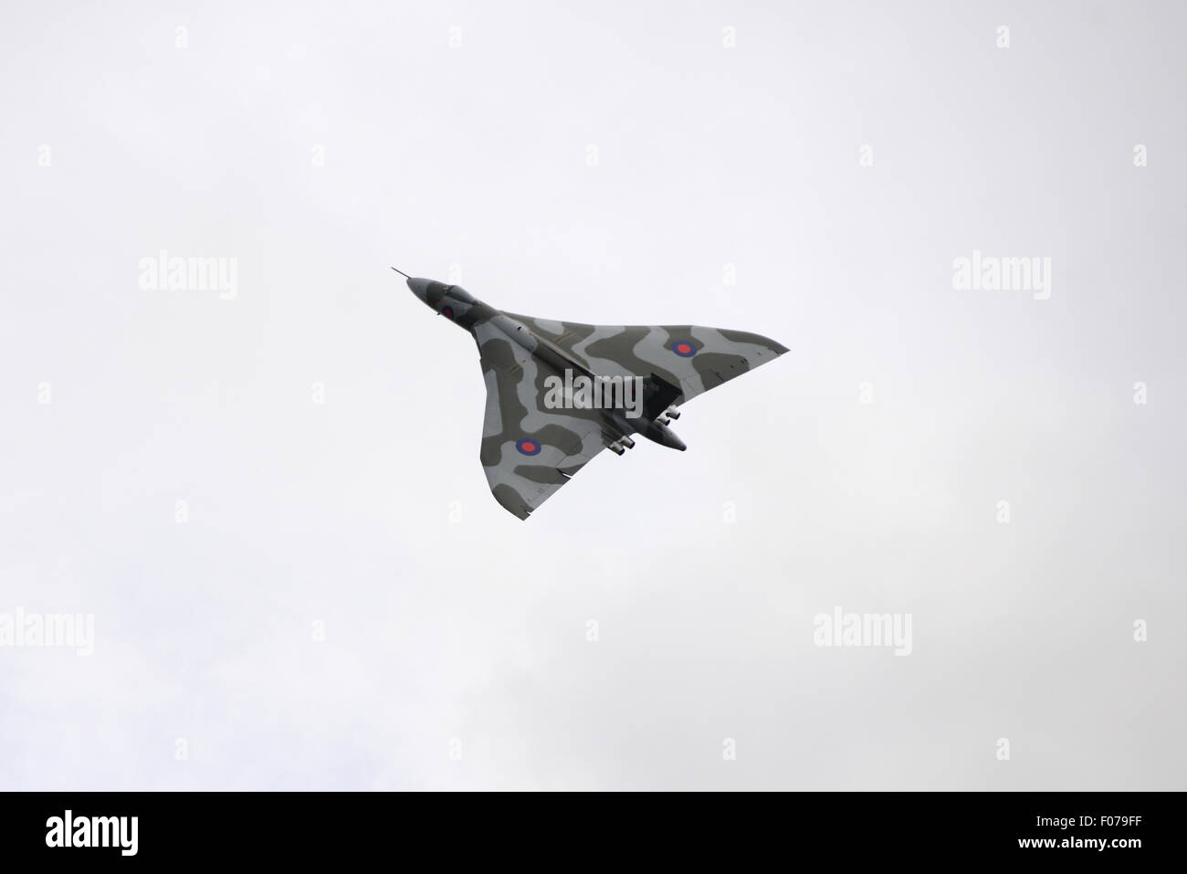 XH558 Avro Vulcan überfliegen zogen Flugplatz, York, North Yorkshire. Das Flugzeug soll geerdet werden, nachdem es 2015 fliegen ist Saison. © Scott Bairstow/Alamy Stockfoto