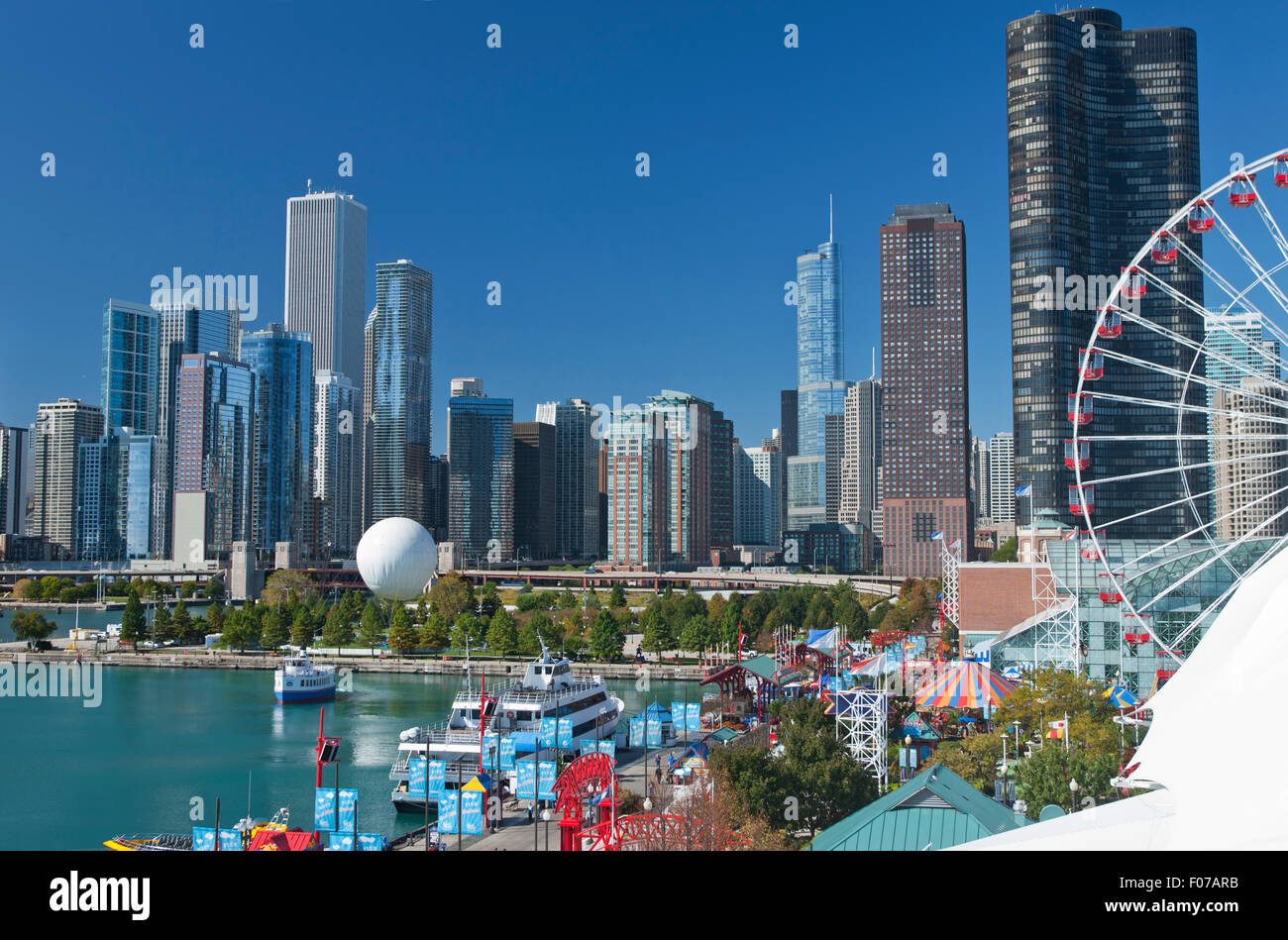 NAVY PIER SKYLINE VON DOWNTOWN LAKE MICHIGAN CHICAGO ILLINOIS USA Stockfoto